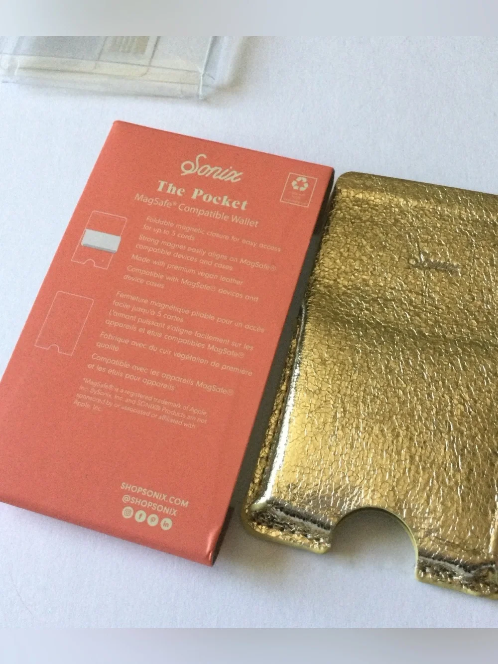 SONIX FAUX LEATHER MAGNETIC SMARTPHONE CARD CASE GOLD NWT